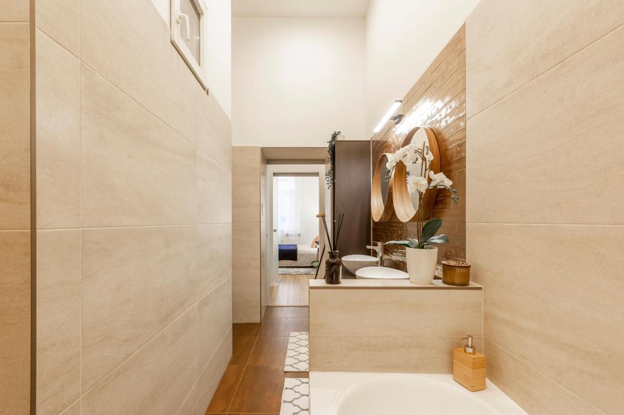 Stylish Luxury Apartment By Anna Budapest Exterior photo