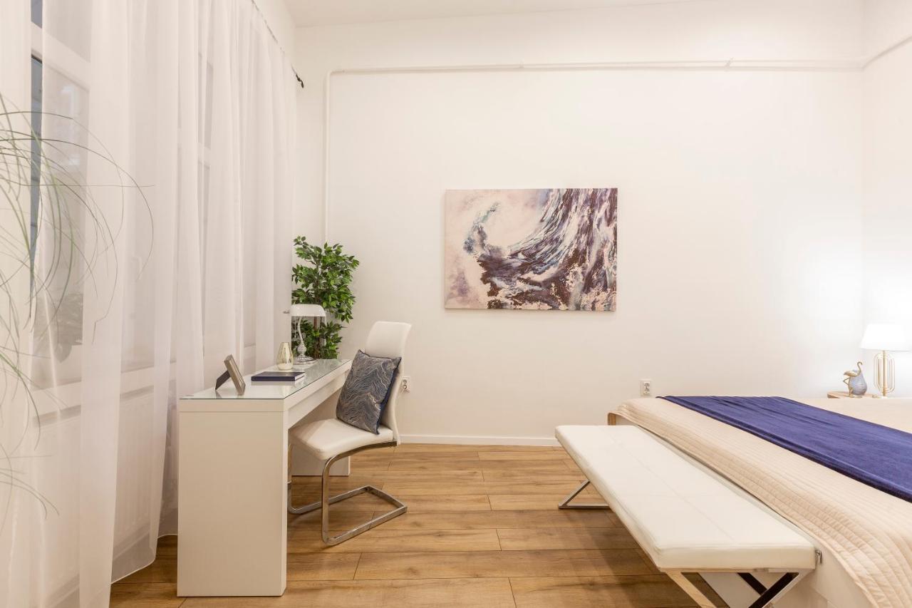 Stylish Luxury Apartment By Anna Budapest Exterior photo